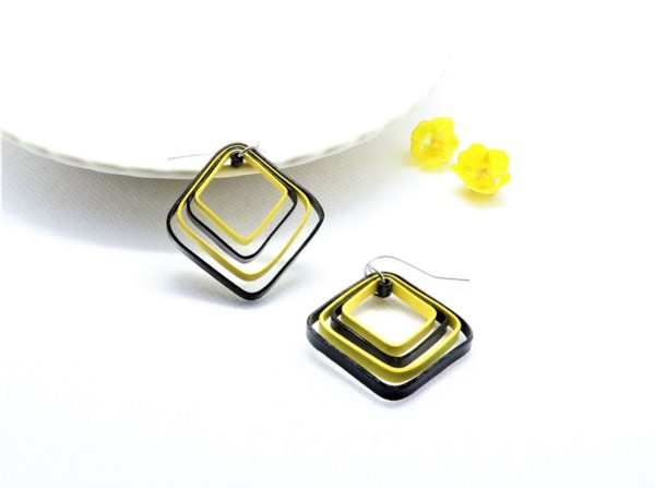 Boucles d'oreilles quilling losanges bicolore noir et jaune