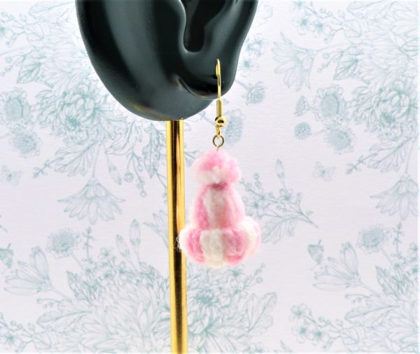 Boucles d'oreilles bonnets en laine – Image 2
