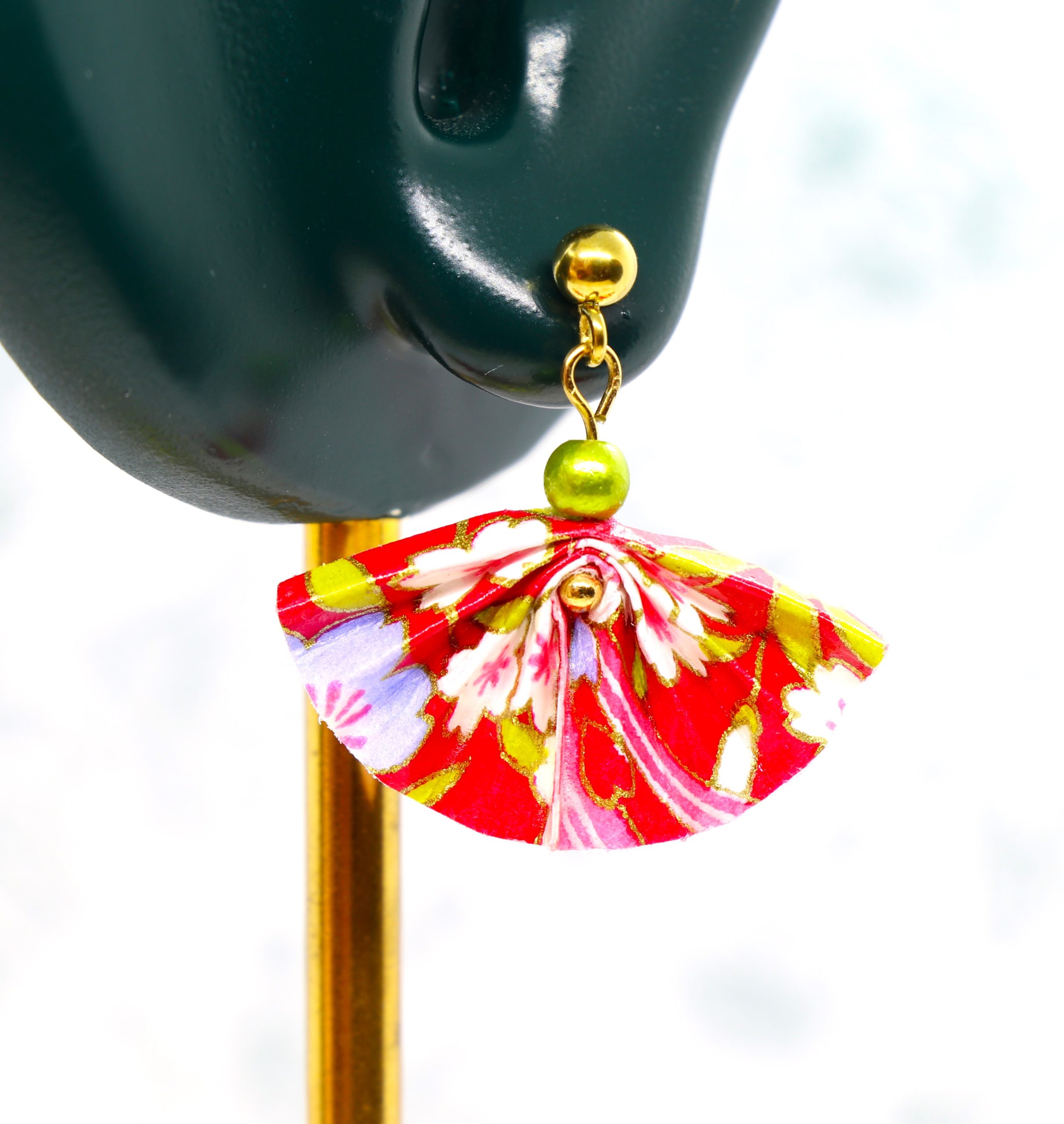 Clous d'oreilles origami éventails rouge fleurs cerisiers – Image 2
