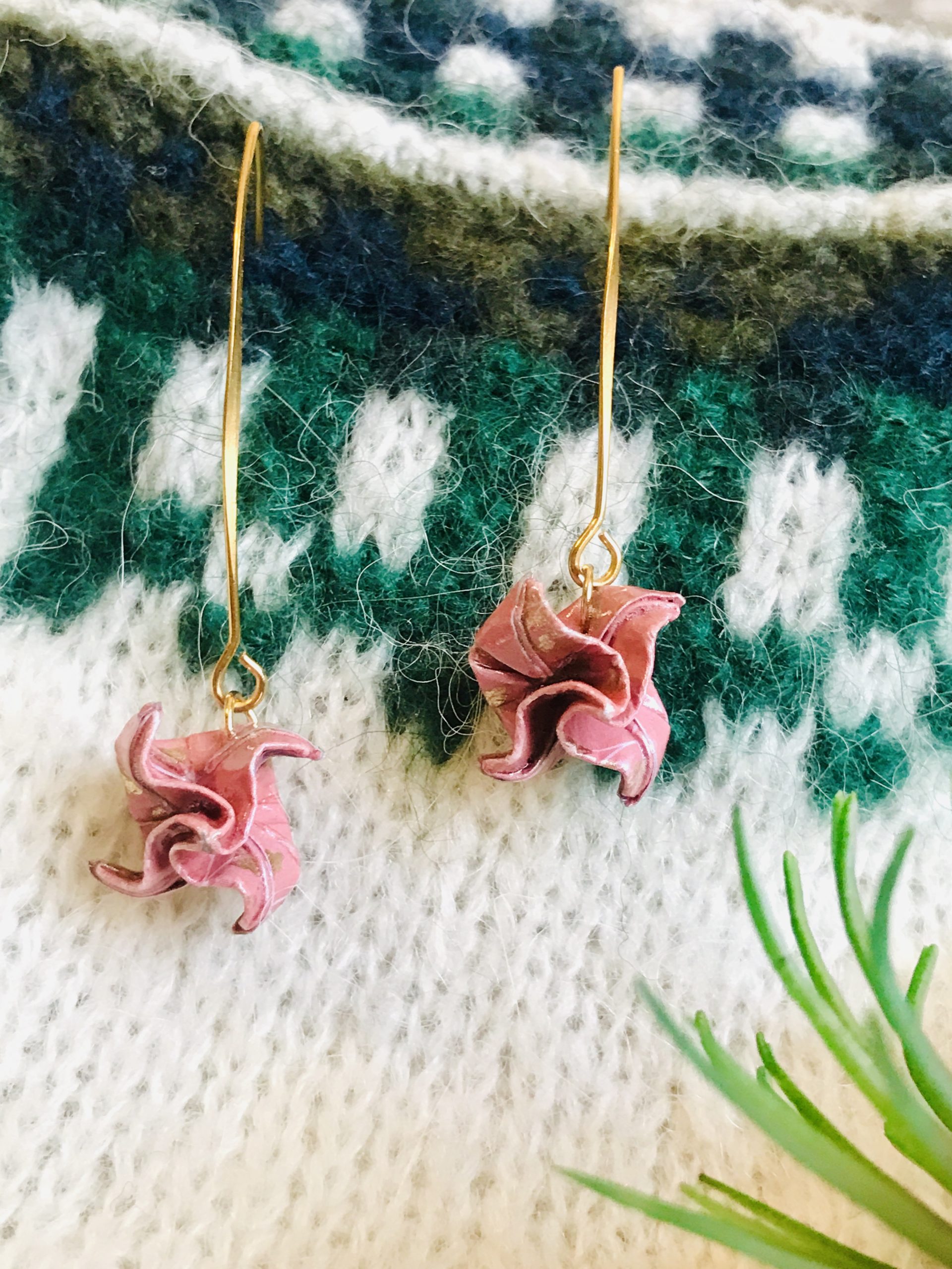 Boucles d'oreilles Roses en papier origami – Image 3